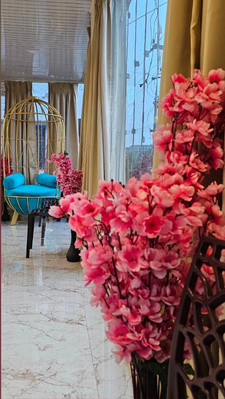 MiST Unisex Salon lounge decor, Kurnool
